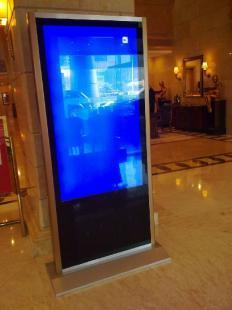 青島廣告機行業概覽 東升廣告機、液晶廣告機與數字標牌的崛起